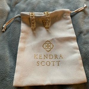 Natalie Hoops in Gold